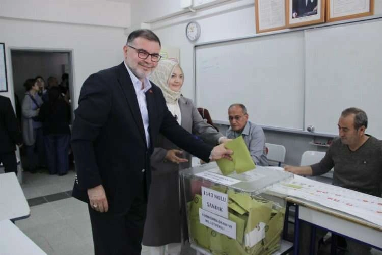 AK Parti İzmir İl Başkanı Saygılı oy kullandı haberinin görseli
