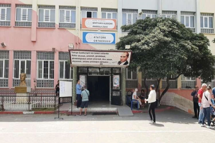 Seçim heyecanına kalbi dayanamadı haberinin görseli