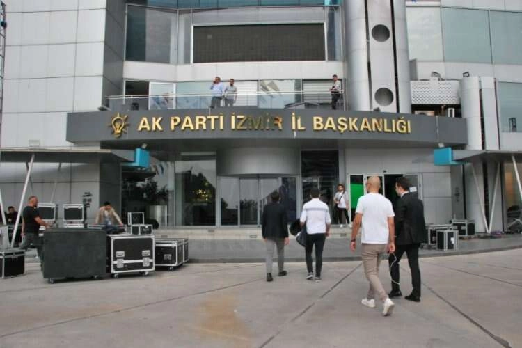 AK Parti İl binasında hareketli saatler... haberinin görseli