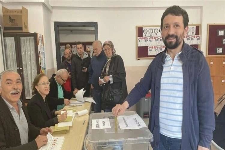 Türkiye sandık başında: Oy verme işlemi başladı haberinin görseli