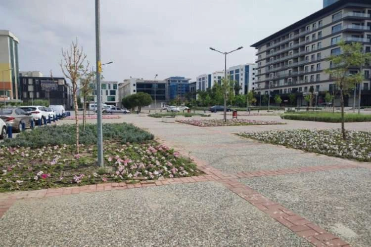 İzmir'de oylar kullanıldı, sokaklar sessizliğe büründü haberinin görseli