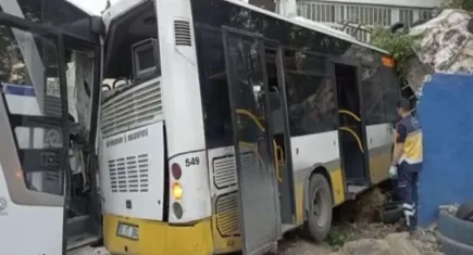 Bursa'da kaza! Servis otobüsü ile halk otobüsü çarpıştı haberinin görseli