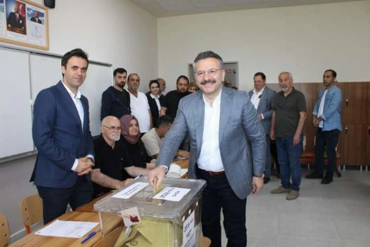 Vali Aksoy’un oy kullandığı sandıkta sonuçlar belirlendi haberinin görseli