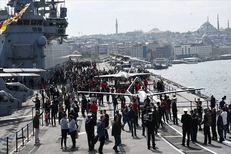 TCG Anadolu tatbikata katılmak üzere İzmir'den ayrıldı haberinin görseli