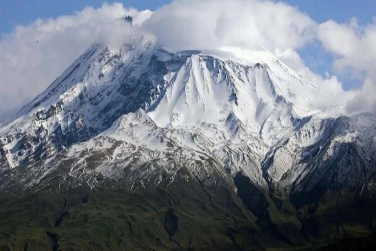 Mayıs ayında Ağrı Dağı'na kar sürprizi