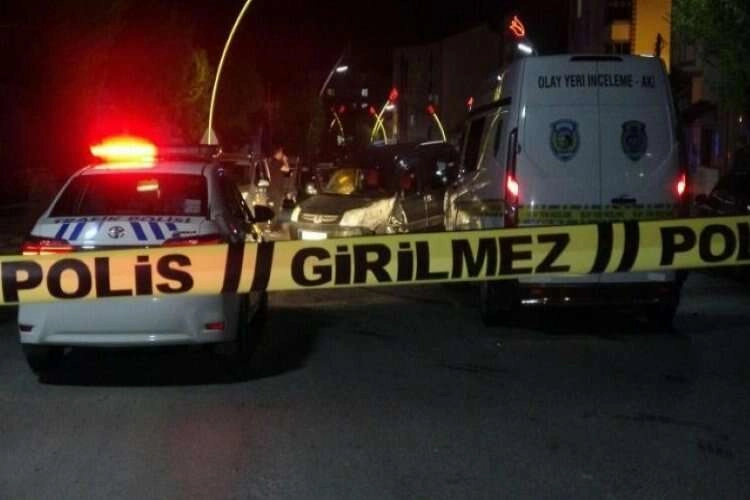 Husumetli aileler ortalığı savaş alanına çevirdi haberinin görseli