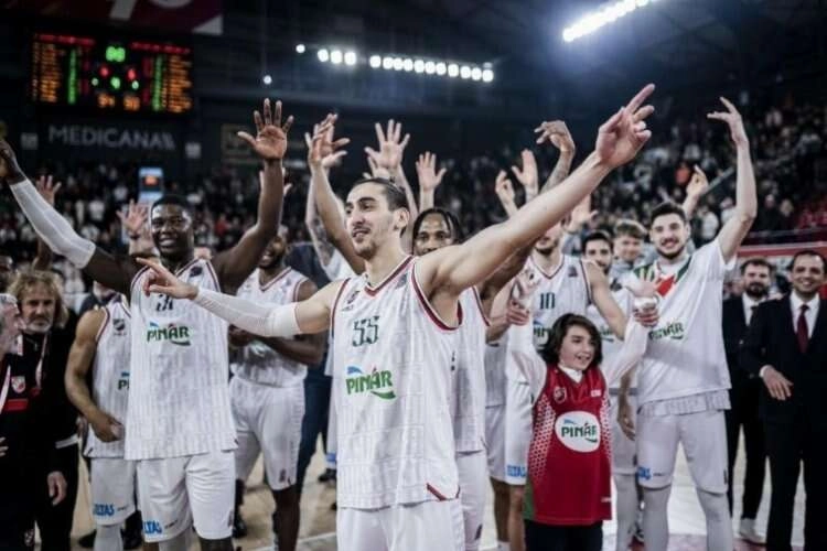 Pınar Karşıyaka, çok atıp çok yiyor haberinin görseli