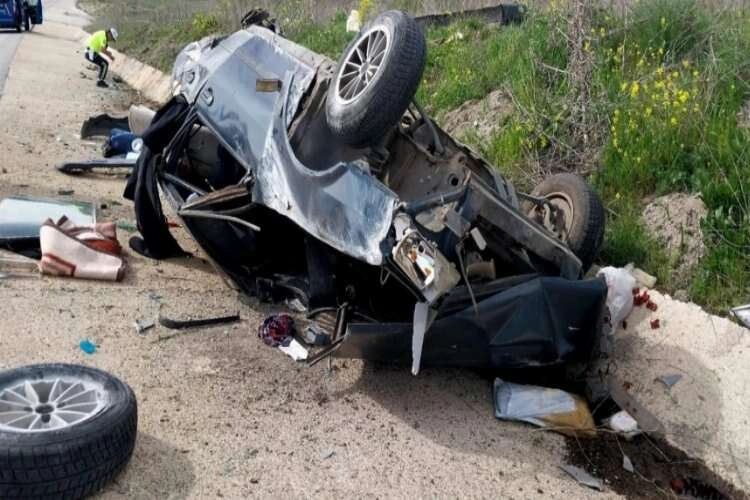 Trafik kazasında aynı aileden 3 kişi yaralandı haberinin görseli