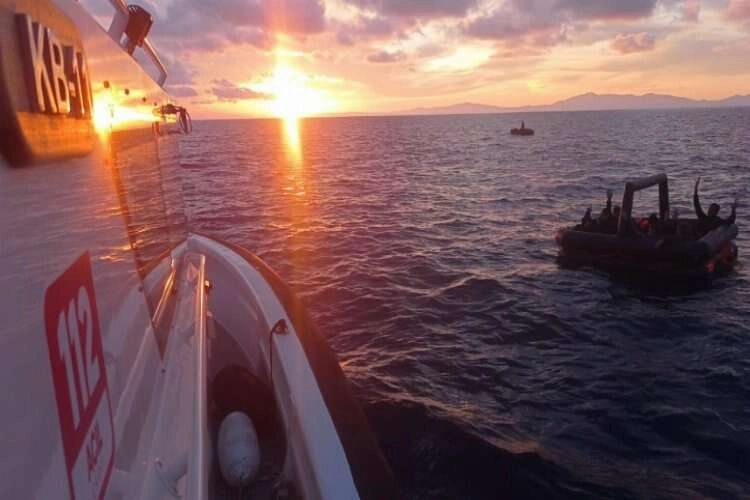 İzmir kara sularında göçmen hareketliliği haberinin görseli
