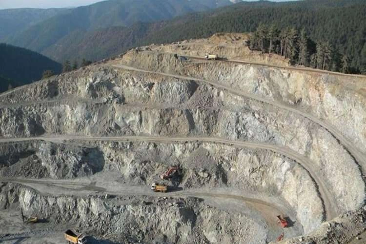 Toprak altında kalan işçi hayatını kaybetti haberinin görseli