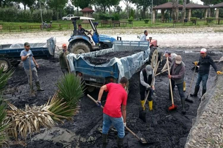 Ödemiş'te Kültürpark Gölet temizleniyor haberinin görseli