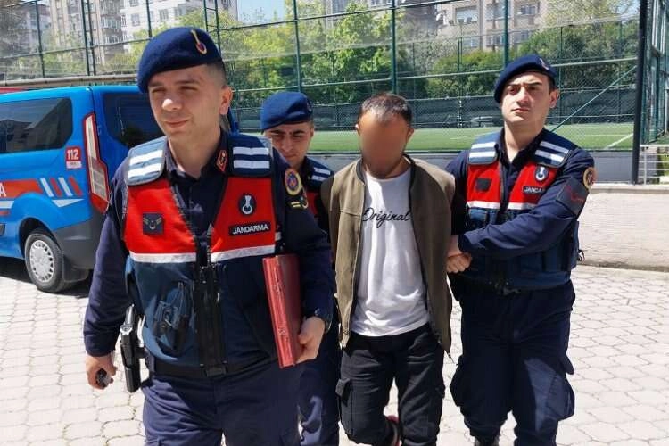 Seçmen kağıdını düşüren hırsız yakayı ele verdi haberinin görseli