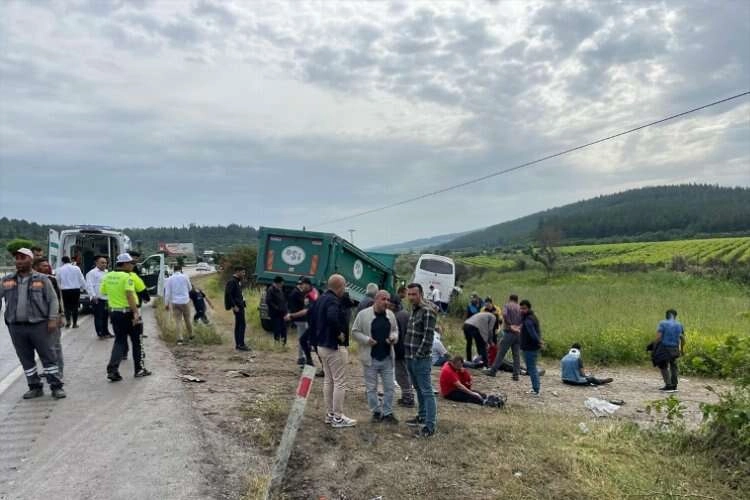 Manisa'da zincirleme kaza: Yaralılar var haberinin görseli