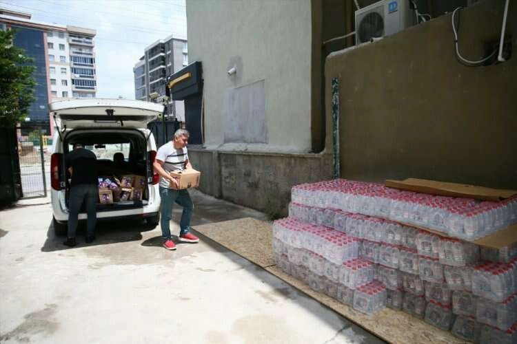 Sanayi sitesi esnafından depremzedelere destek devam ediyor haberinin görseli