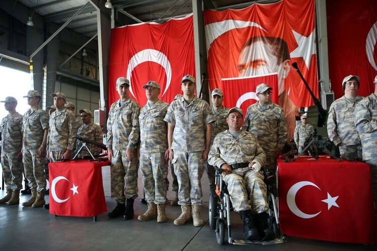 Engelli gençler bir günlüğüne asker oldu haberinin görseli