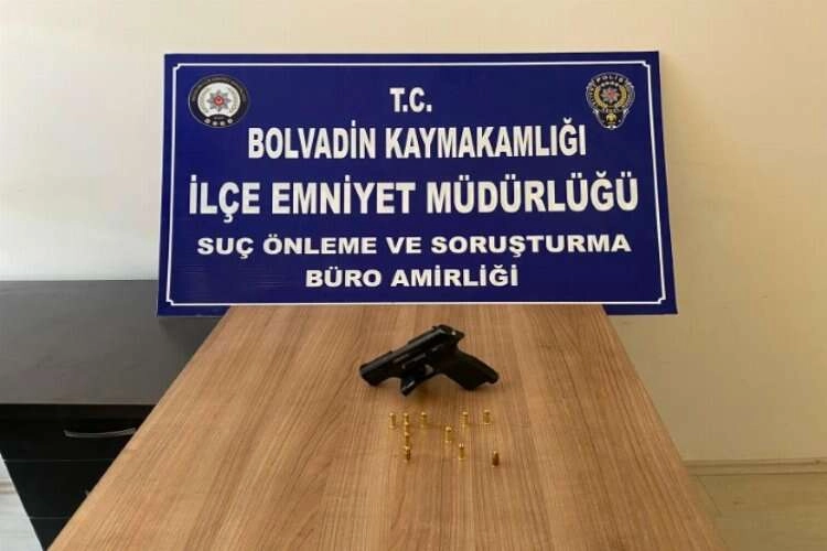 Afyonkarahisar'da ruhsatsız tabanca ele geçirildi haberinin görseli
