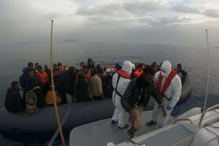 Geri itilen 88 göçmen Ege denizinde kurtarıldı haberinin görseli