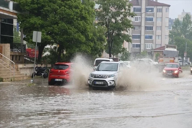 Edirne'de sağanak yağış su baskınlarına yol açtı haberinin görseli