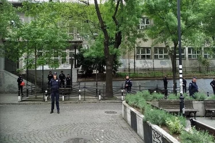 Sırbistan'da okullarda bomba ihbarı paniği haberinin görseli