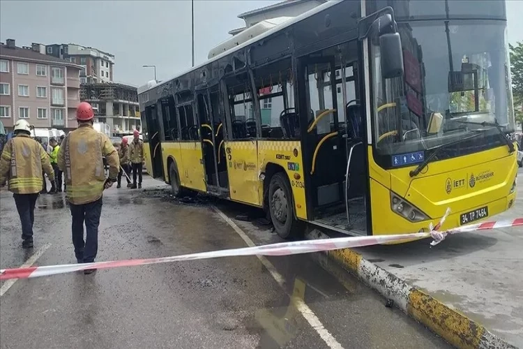 Tır ile İETT otobüsü çarpıştı 5 kişi yaralandı haberinin görseli