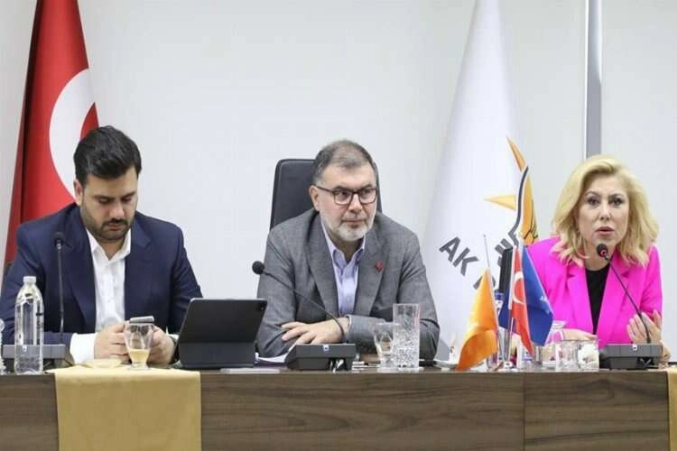 AK Parti İzmir'de, yoğun 28 Mayıs mesaisi haberinin görseli