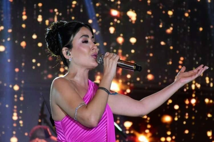 Melek Mosso Aydın'da konser verdi haberinin görseli