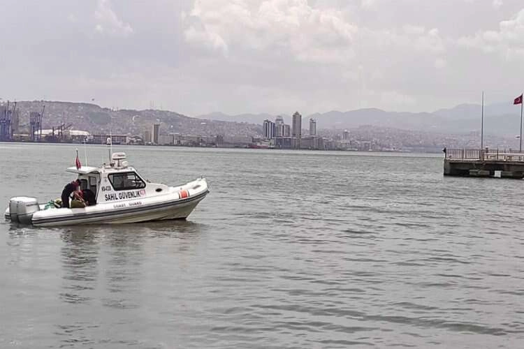 İzmir Körfezi'nde kaçak midye operasyonu haberinin görseli