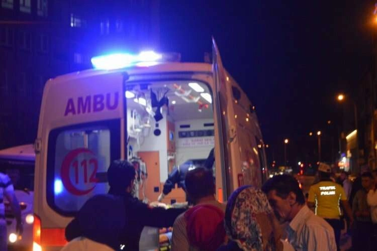 Karşıdan karşıya geçerken dolmuş çarptı haberinin görseli