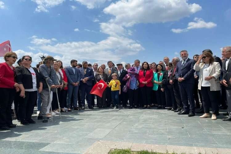 CHP İzmir’den ortak mesaj: Değişimi gençler getirecek! haberinin görseli