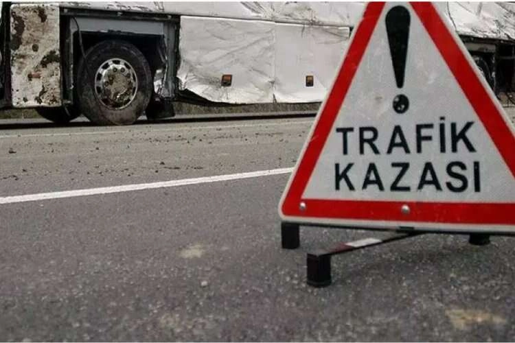 Afyonkarahisar'da bir tır şarampole devrildi haberinin görseli