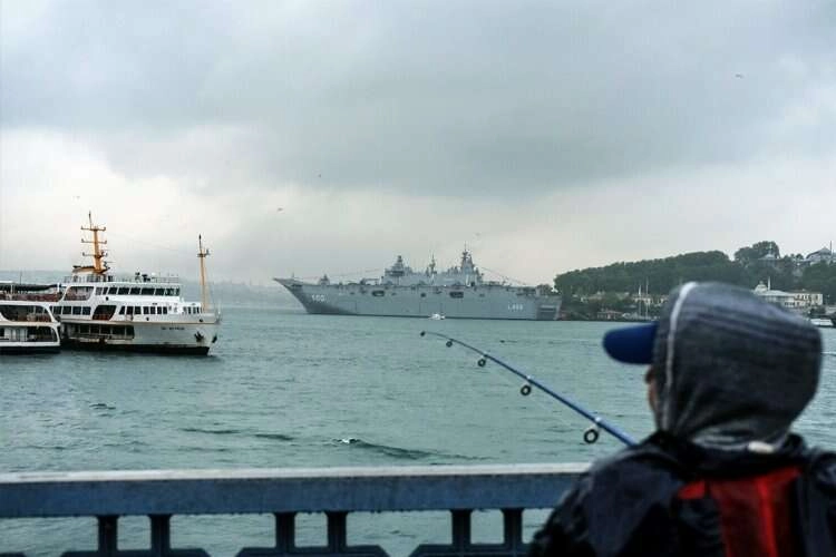 TCG Anadolu İstanbul'a demir attı haberinin görseli