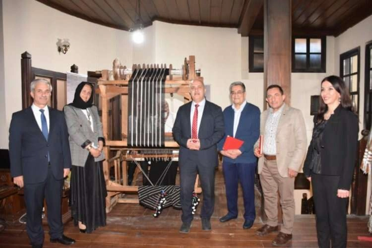 Kütahya'da dokuma tezgahını işlevsel hale getirdiler haberinin görseli