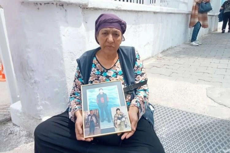 Oğlunun cenazesini 21 yıl sonra teslim aldı haberinin görseli