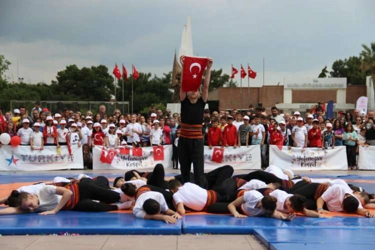19 Mayıs coşkusu Manisa'da kutlandı haberinin görseli