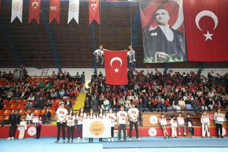 Kütahyalılar 19 Mayıs coşkusuna katıldı haberinin görseli