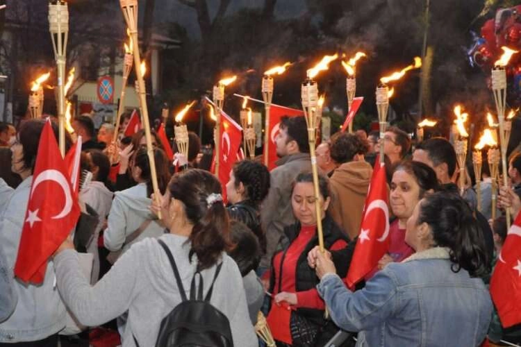 Menteşe'de 19 Mayıs coşkusu gece de devam etti