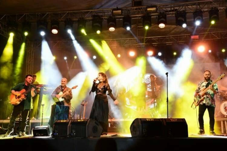 Çiğli'de 19 Mayıs Ceylan Ertem konseri ile kutlandı haberinin görseli