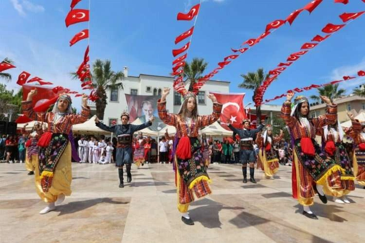 19 Mayıs Urla’da coşku içinde kutlandı haberinin görseli