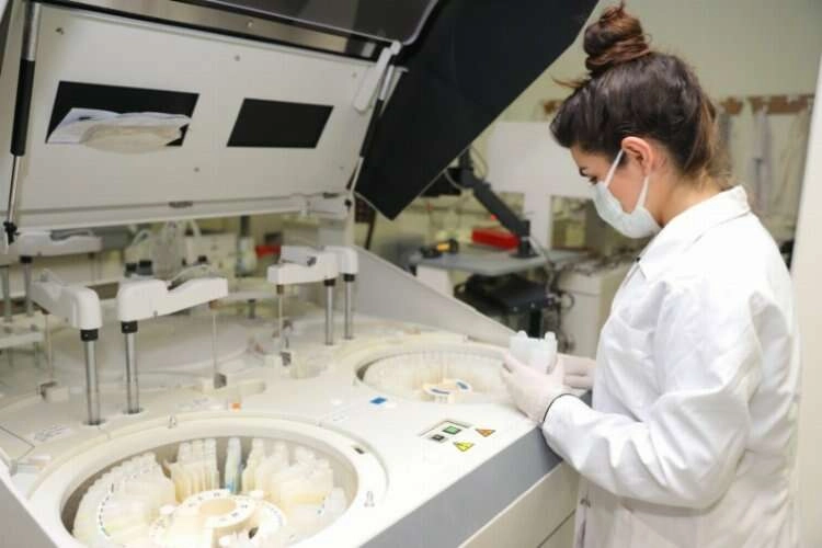 DEÜ laboratuvar teknolojik dönem haberinin görseli