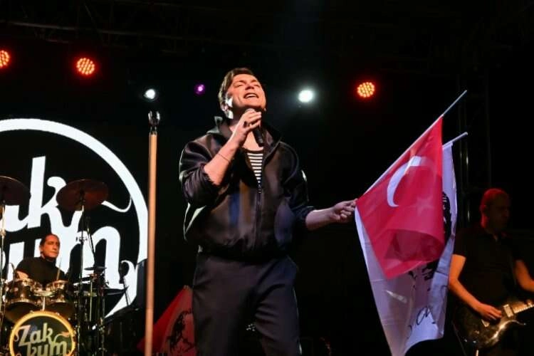 Zakkum 19 Mayıs'ta Torbalı'yı coşturdu haberinin görseli
