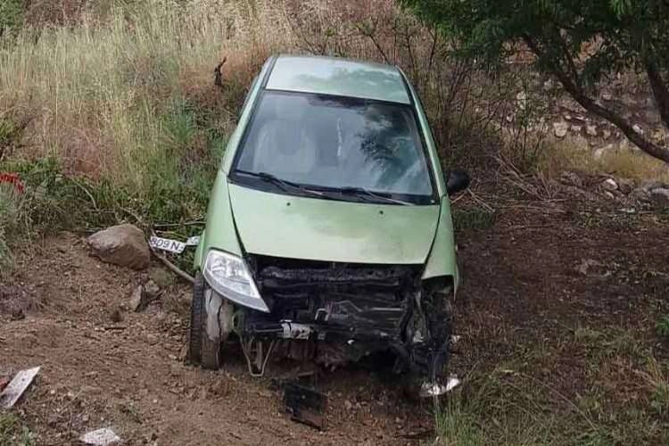 Denizli'de kontrolden çıkan otomobil tarlaya uçtu haberinin görseli