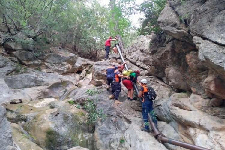 Muğla'da mahsur kalan tatilciler kurtarıldı haberinin görseli