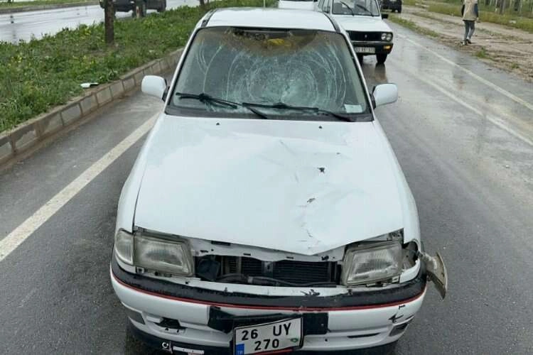 Karşıdan karşıya geçerken otomobil çarptı haberinin görseli
