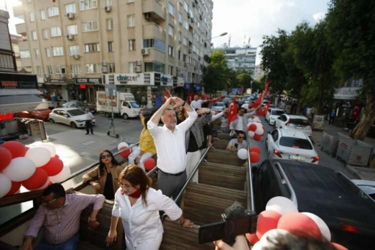 Bayraklı'da sokak sokak 19 Mayıs coşkusu! haberinin görseli