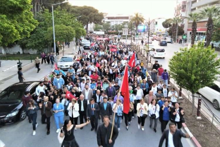 Kemalpaşa'nın 19 Mayıs coşkusu sokaklarını doldurdu haberinin görseli