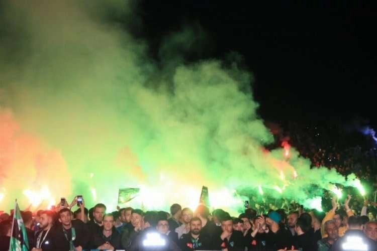 Kocaelispor’un şampiyonluk coşkusuyla Sekapark alev aldı