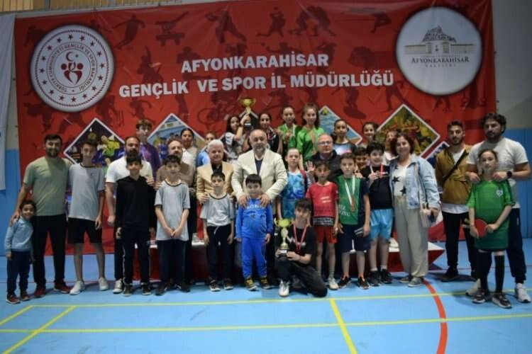 Afyonkarahisar'da masa tenisi müsabakaları tamamlandı haberinin görseli