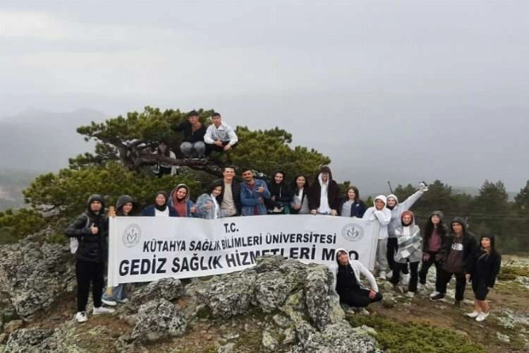 Kütahyalı gençlerden Murat Dağı yürüyüşü haberinin görseli