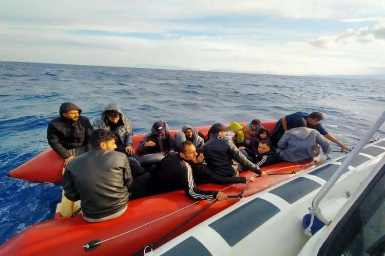 Aydın’da 21 düzensiz göçmen kurtarıldı haberinin görseli