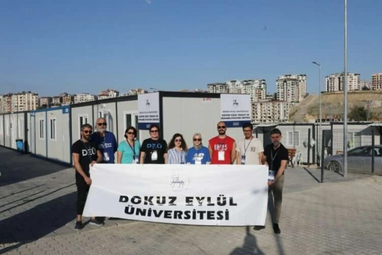 DEÜ’den Hatay’da depremzedelere sağlık taraması haberinin görseli